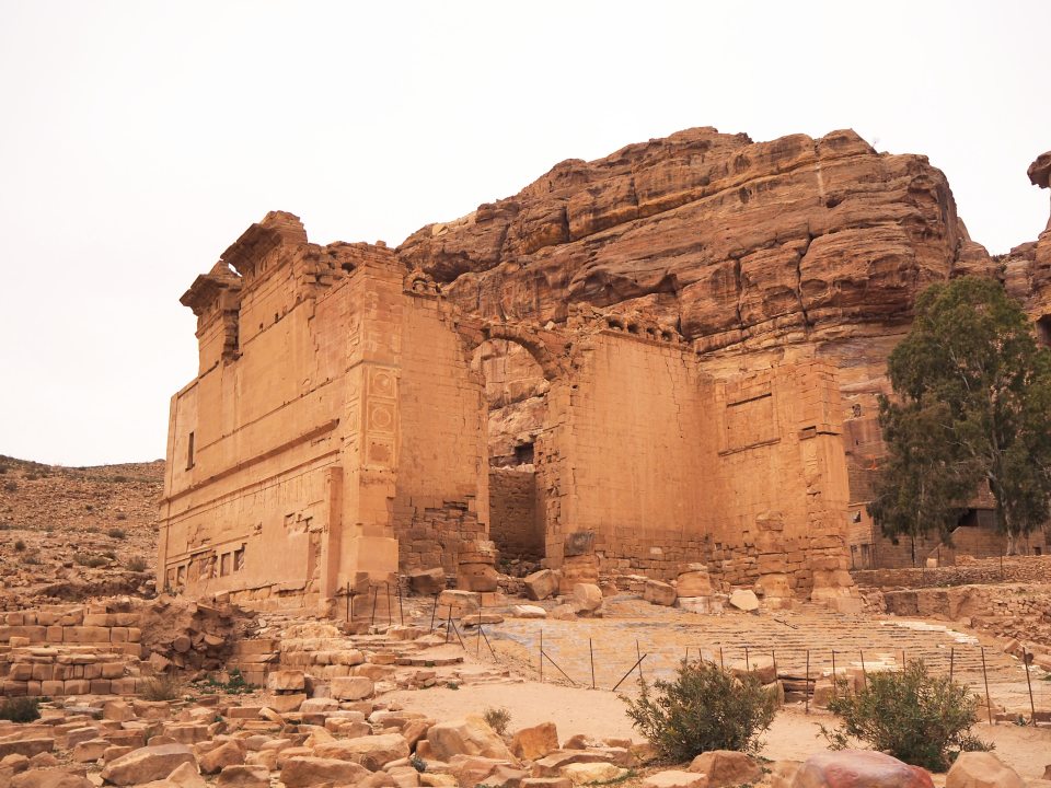 Qasr al-Bint - Pałac Córki Faraona. Najlepiej zachowany, wolnostojący budynek w Petrze.