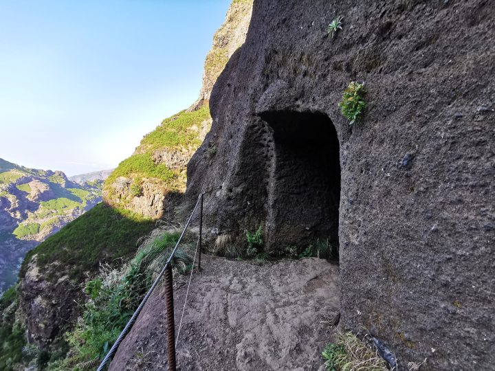 Wejście do tunelu pod Pico das Torres